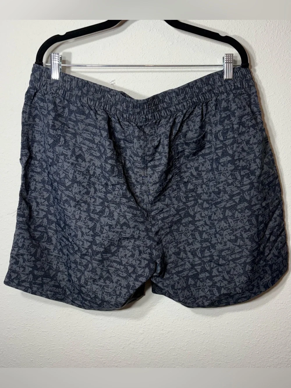Duluth Trading Men’s XL Nylon Drawstring Shorts Gray Geometric 7” Inseam